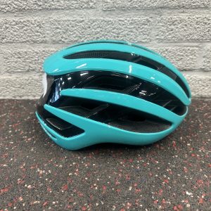 Race helm in de Bianchi kleur